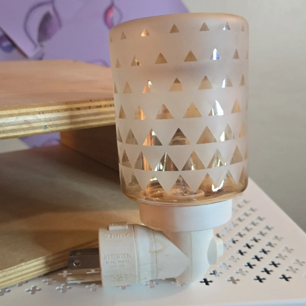 Geometric Patterned Night Light - Picture 5 of 7